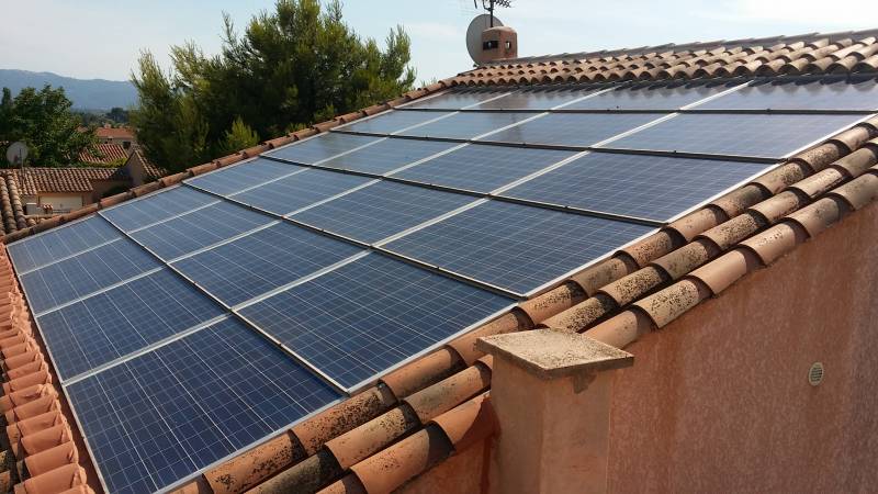 INSTALLATION PHOTOVOLTAIQUE INTÉGRÉ EN TOITURE À POURRIERES 