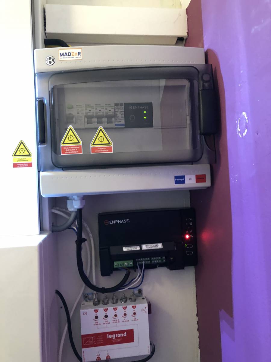 boitier Enphase et la passerelle Envoy pour installation photovoltaïque sur Seillons source d'argent 