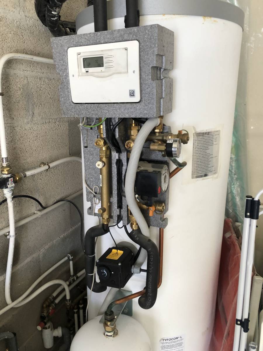 Station solaire sur chauffe eau  de 300 litres à Mazugues